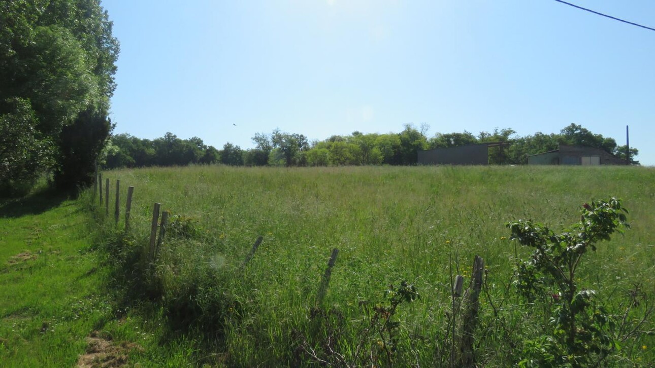 Photos 9 - Agricole - Propriété agricole (libre) (19ha 70a) avec dépendances,2 pui