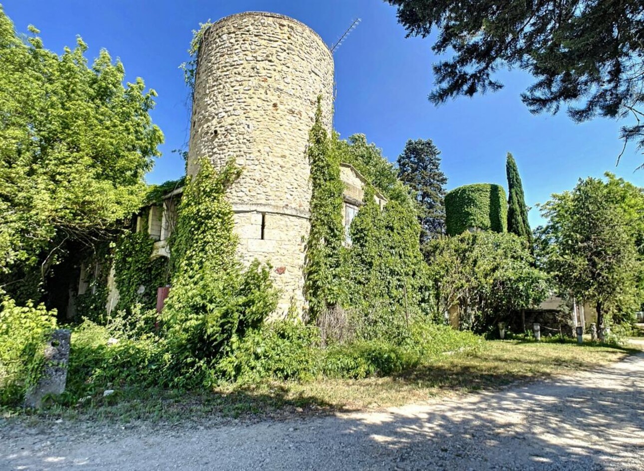 Photos 1 - Prestigious - LUBERON, in the golden triangle, exceptional potential in BO