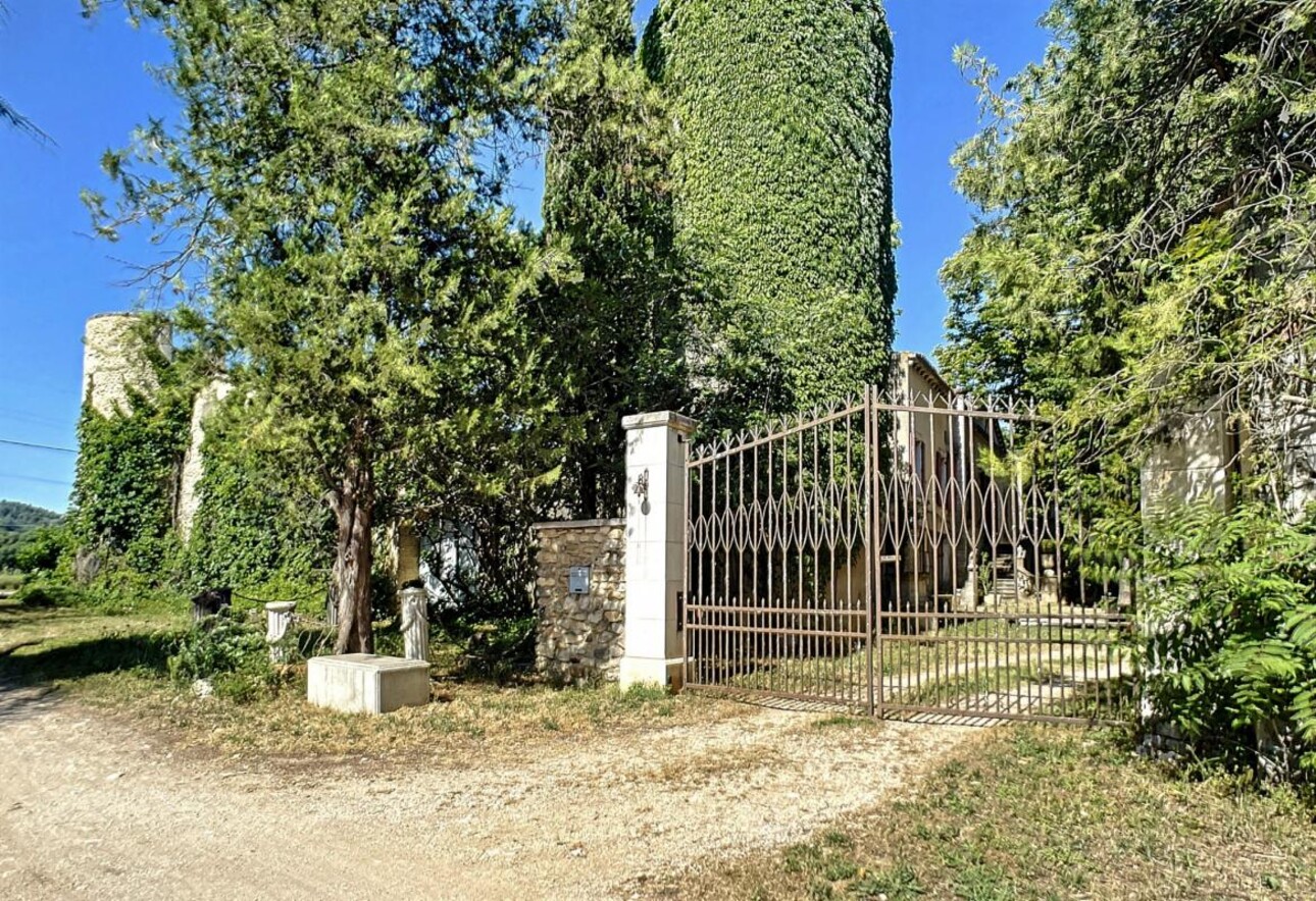 Photos 12 - Prestigious - LUBERON, in the golden triangle, exceptional potential in BO