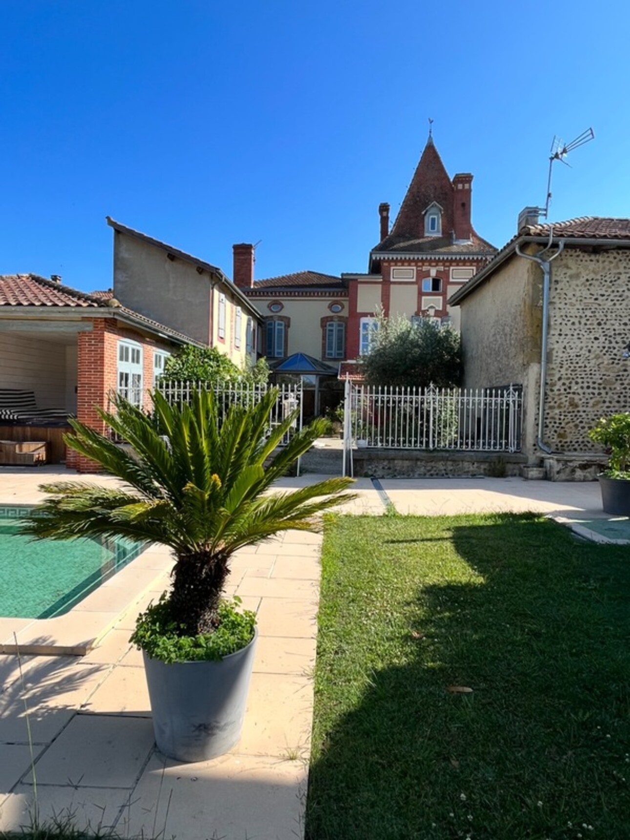 Photos 10 - Prestigious - Dpt Gers (32), ELEGANT MAISON DE MAITRE XIX, with independent gite, caretaker's house with garden, g