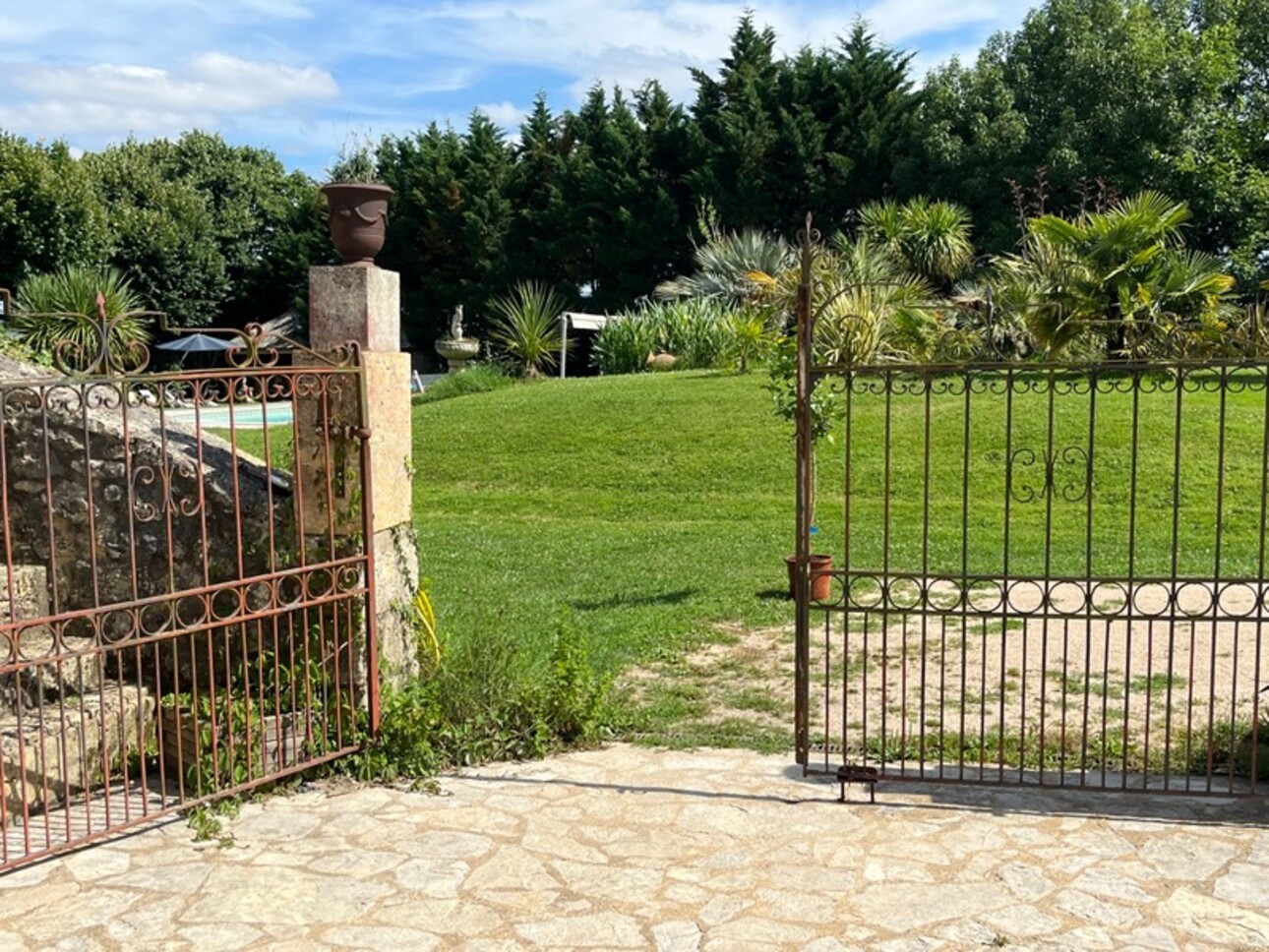 Photos 5 - Équestre - Dpt Gers (32), à vendre VIC FEZENSAC proche: ELEGANTE PROPRIETE GASCONNE sans travaux piscine 5HA,- gîtes- chambres d'hôtes - évènementiels