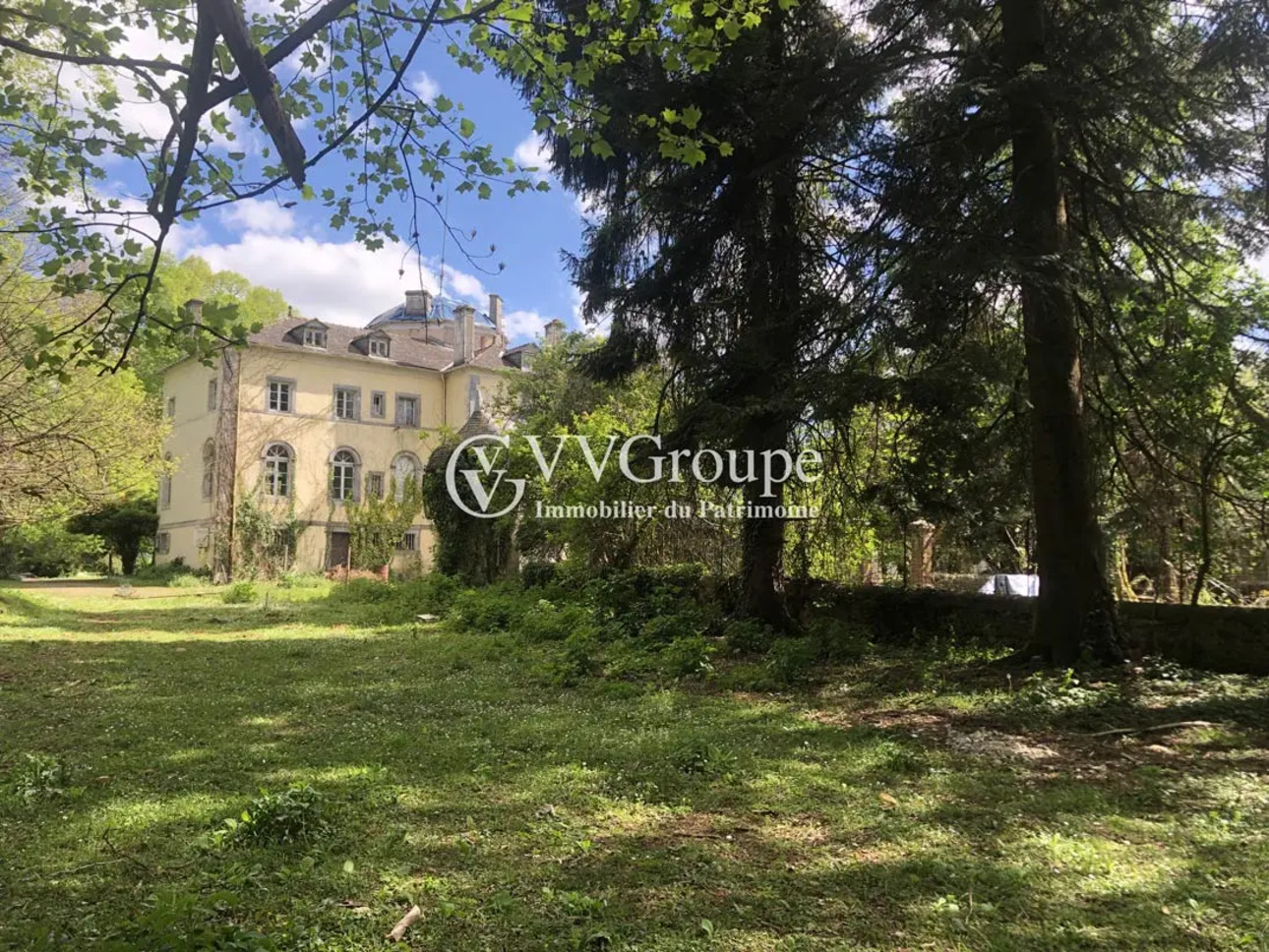 Photos 1 - Prestige - Château du 19ème siècle de 750 m2 à restaurer sur  7,8 hect, rivière secteur Béarn