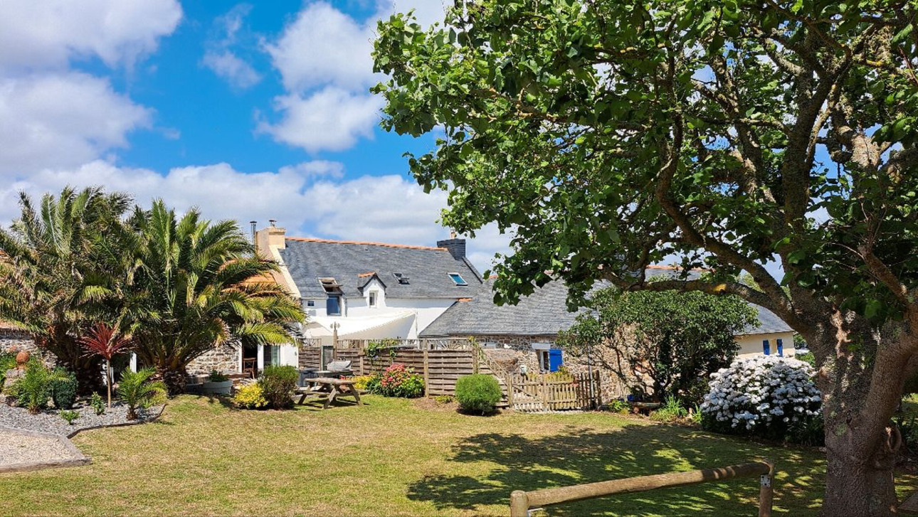 Photos 2 - Tourist - Hamlet comprising a dwelling house, six guest rooms and its dining room/kitchen, a gîte for four people and a meadow