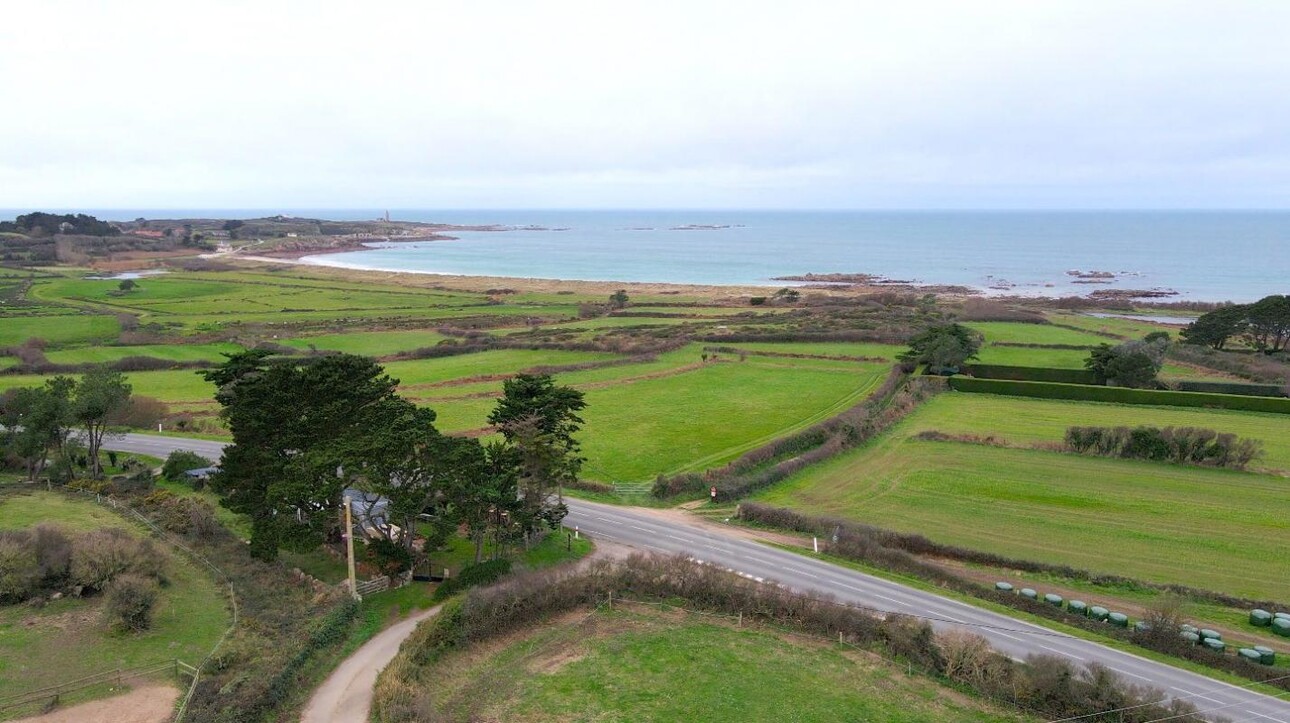 Photos 1 - Équestre - PONEY-CLUB DE BORD DE MER, SUR 5,6 HA - SECTEUR NORD MANCHE