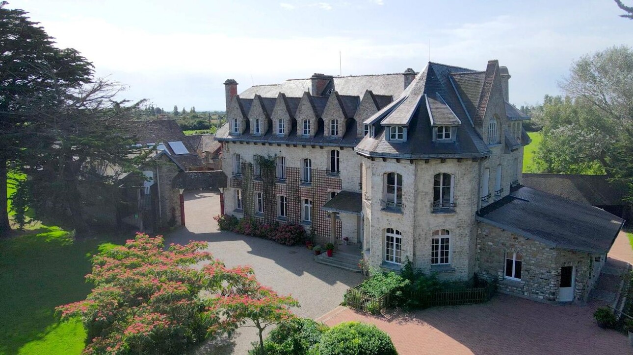 Photos 14 - Equestrian - MAGNIFIQUE CHÂTEAU DE BORD DE MER, AVEC SES DÉPENDANCES, SUR 1