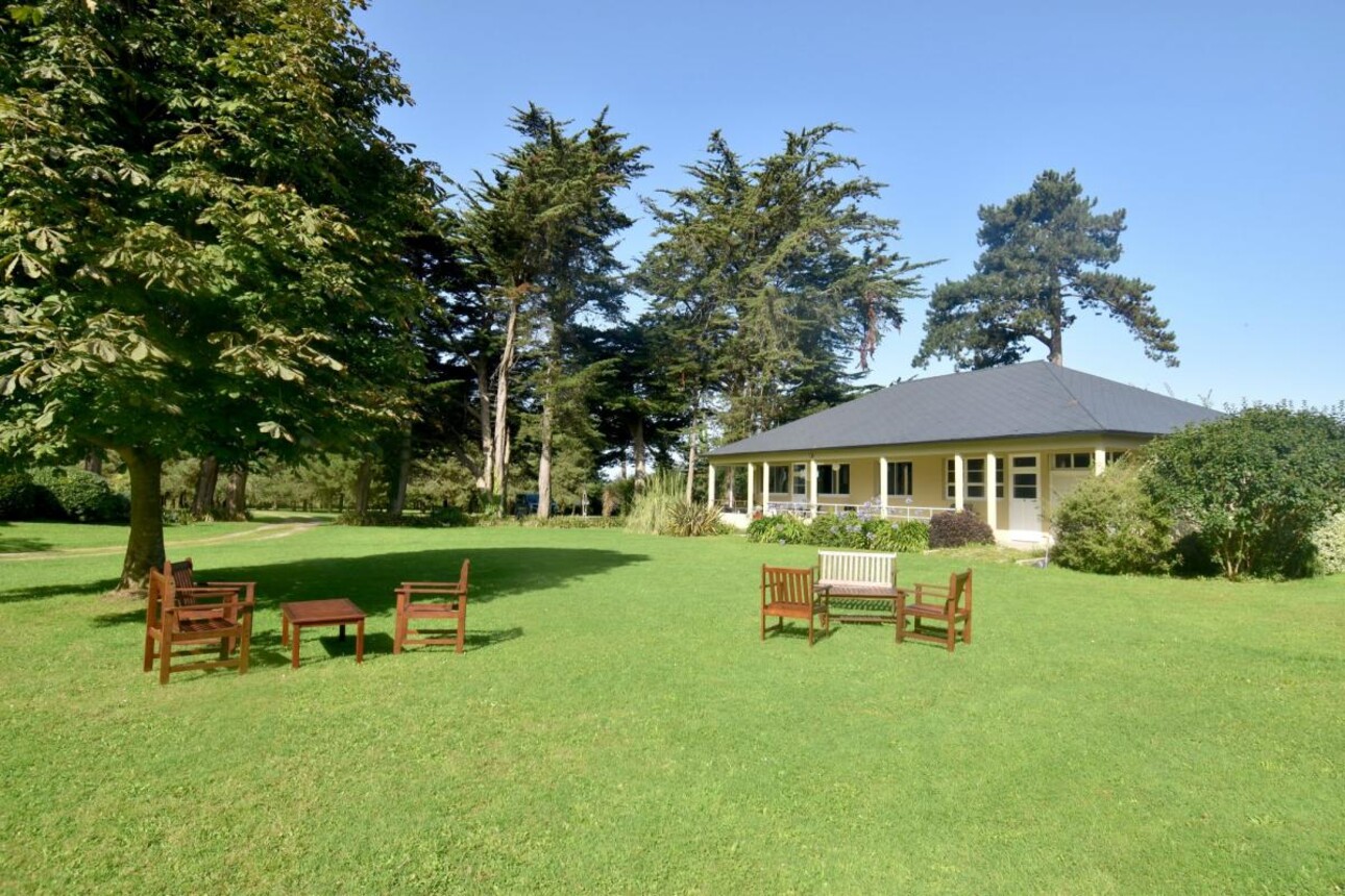 Photos 18 - Equestrian - MAGNIFIQUE CHÂTEAU DE BORD DE MER, AVEC SES DÉPENDANCES, SUR 1