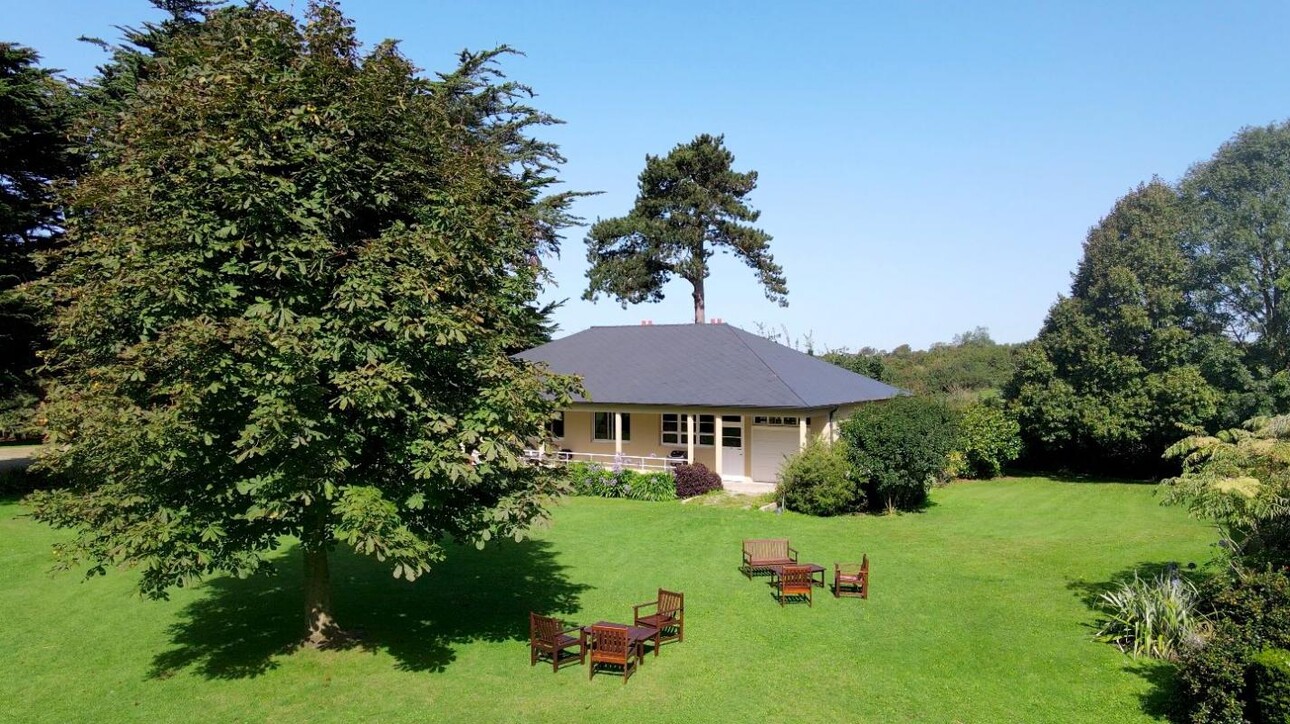 Photos 21 - Equestrian - MAGNIFIQUE CHÂTEAU DE BORD DE MER, AVEC SES DÉPENDANCES, SUR 1