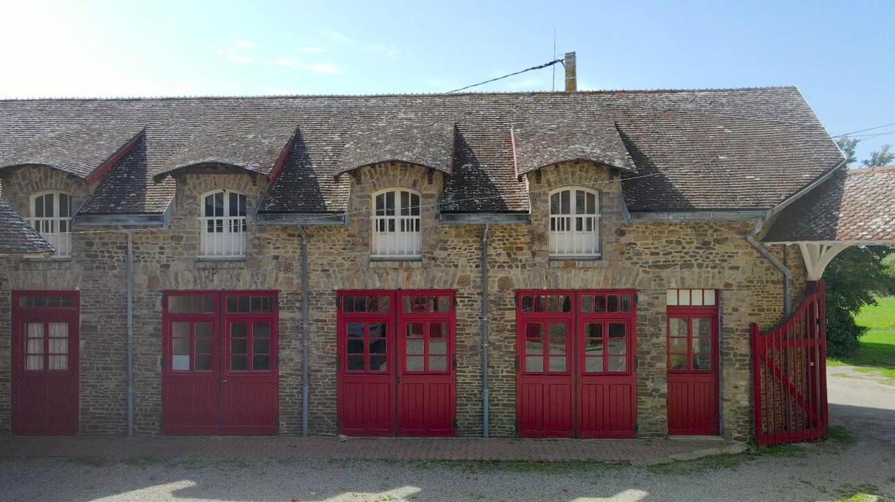 Photos 28 - Equestrian - MAGNIFIQUE CHÂTEAU DE BORD DE MER, AVEC SES DÉPENDANCES, SUR 1