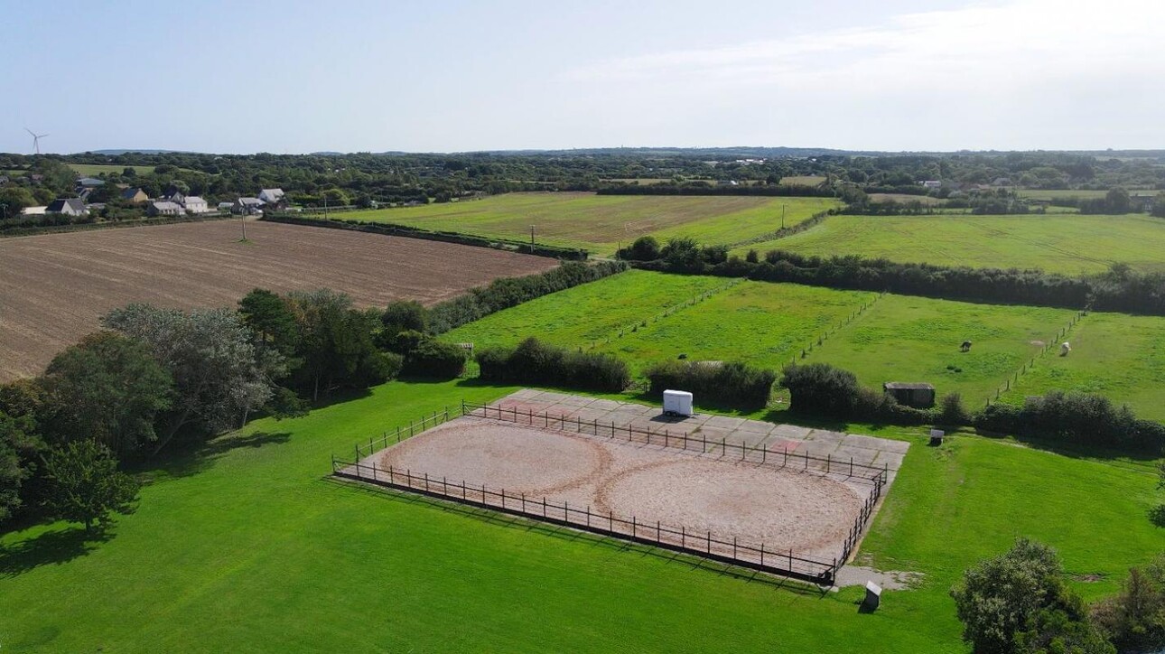 Photos 29 - Equestrian - MAGNIFIQUE CHÂTEAU DE BORD DE MER, AVEC SES DÉPENDANCES, SUR 1