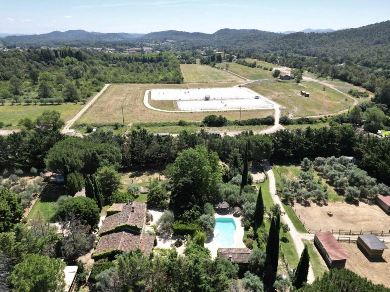 Photos 2 - Equestrian - Mas, écuries et dépendances sur 15 hectares - Brignoles (83)