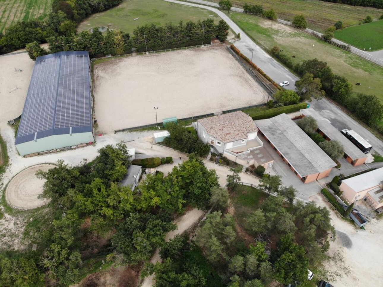 Photos 2 - Equestrian - Centre équestre en activité sur 21 ha