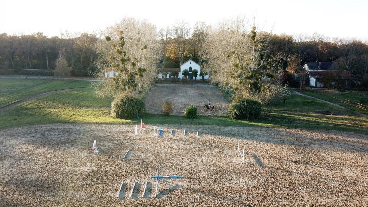 Photos 4 - Equestrian - Haras de 8 ha aux portes de Chantilly (60)