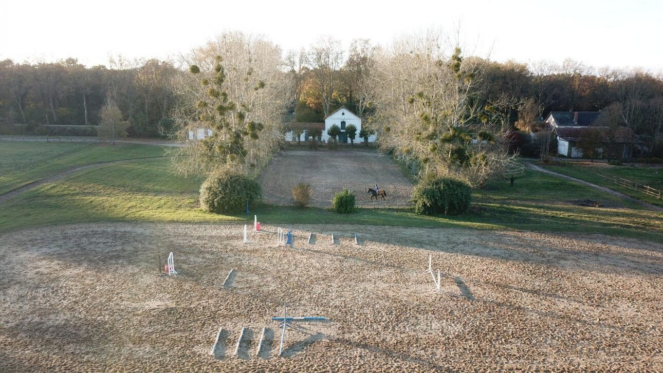 Photos 5 - Equestrian - Haras de 8 ha aux portes de Chantilly (60)