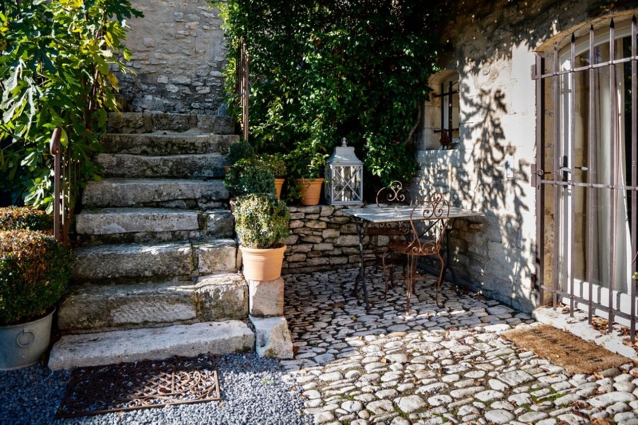 Photos 20 - Touristique - Dpt Vaucluse (84), à vendre en campagne de MENERBES, proche de Gordes et de l'Isle sur la Sorgue, propriété de près de 400 m² avec mas principal de 4 chambres, 3 gîtes et 1 roulotte sur 2 hectares