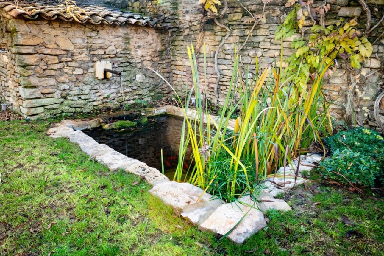 Photos 22 - Touristique - Dpt Vaucluse (84), à vendre en campagne de MENERBES, proche de Gordes et de l'Isle sur la Sorgue, propriété de près de 400 m² avec mas principal de 4 chambres, 3 gîtes et 1 roulotte sur 2 hectares