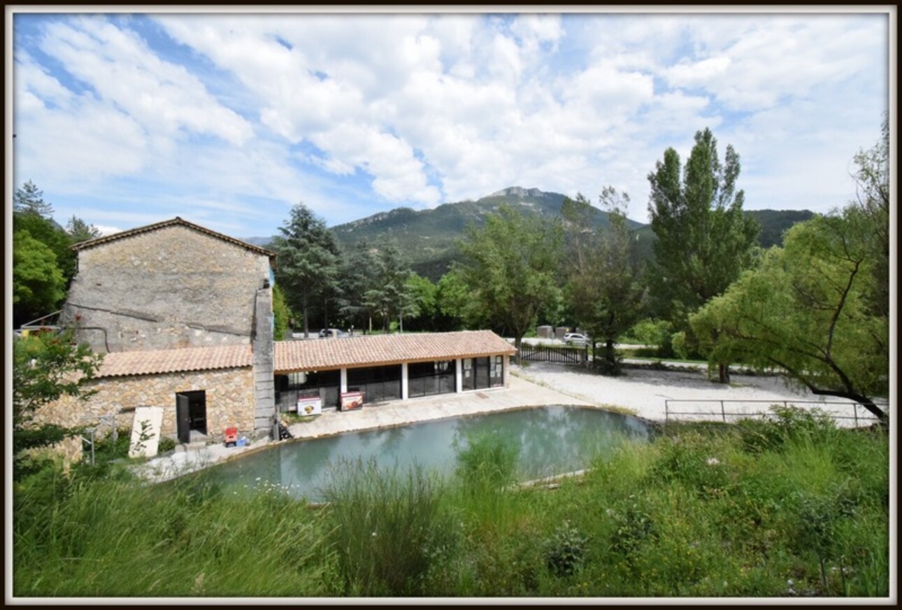 Photos 1 - Touristique - Castellane Gorges Du Verdon  2 hangars, hotel, restaurant, deux villas 5 ha de flan de colline visite le 21 septembre matin