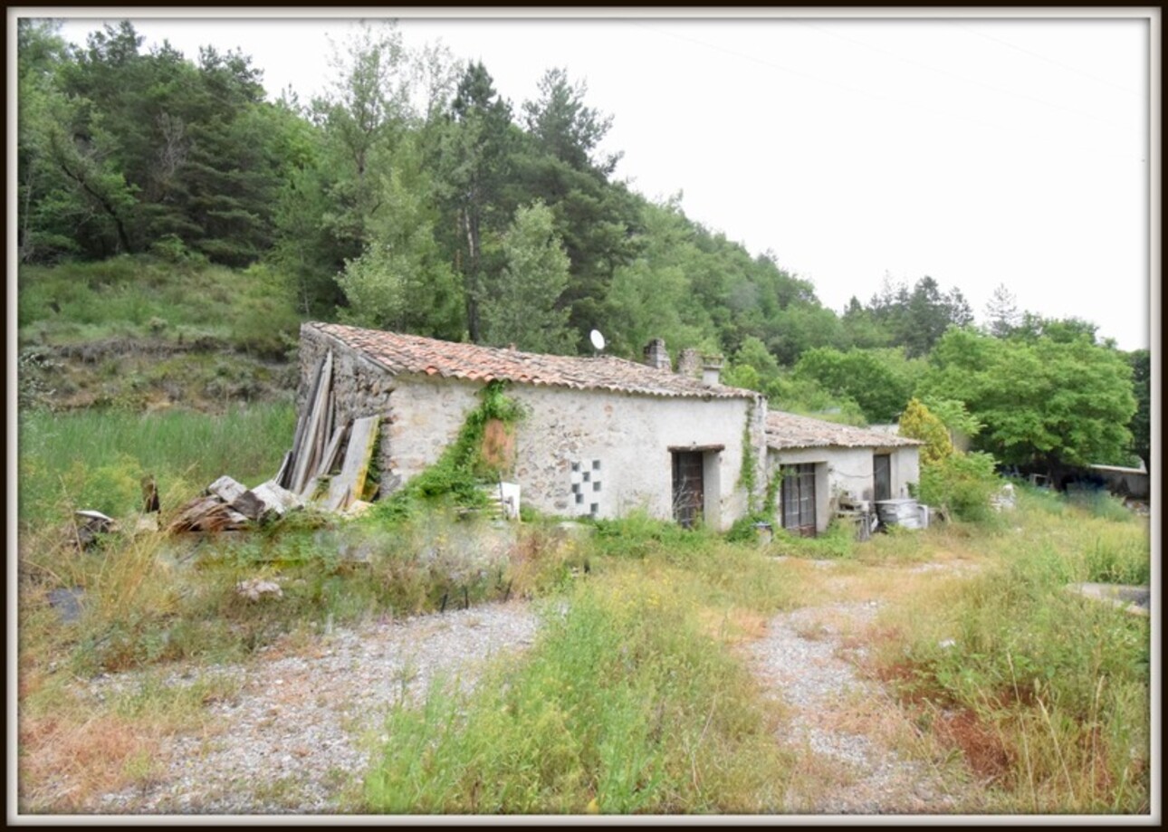 Photos 1 - Tourist - CASTELLANE propriété avec deux habitations deux hangar et 5 Ha de terrain visite Mardi 20 Aout 16 h