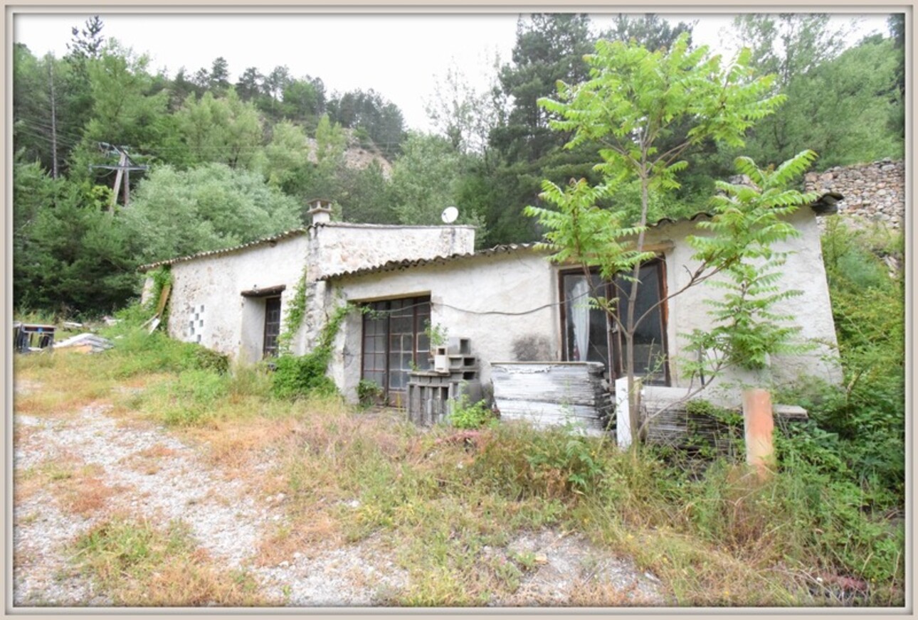 Photos 2 - Tourist - CASTELLANE propriété avec deux habitations deux hangar et 5 Ha de terrain visite Mardi 20 Aout 16 h