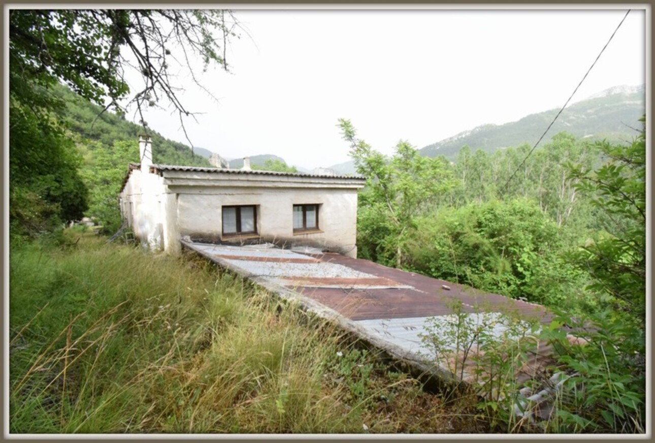 Photos 5 - Tourist - CASTELLANE propriété avec deux habitations deux hangar et 5 Ha de terrain visite Mardi 20 Aout 16 h