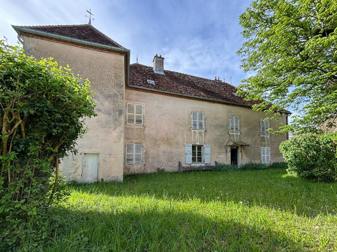 Photos 2 - Équestre - Maison de maître à restaurer proche de Dole