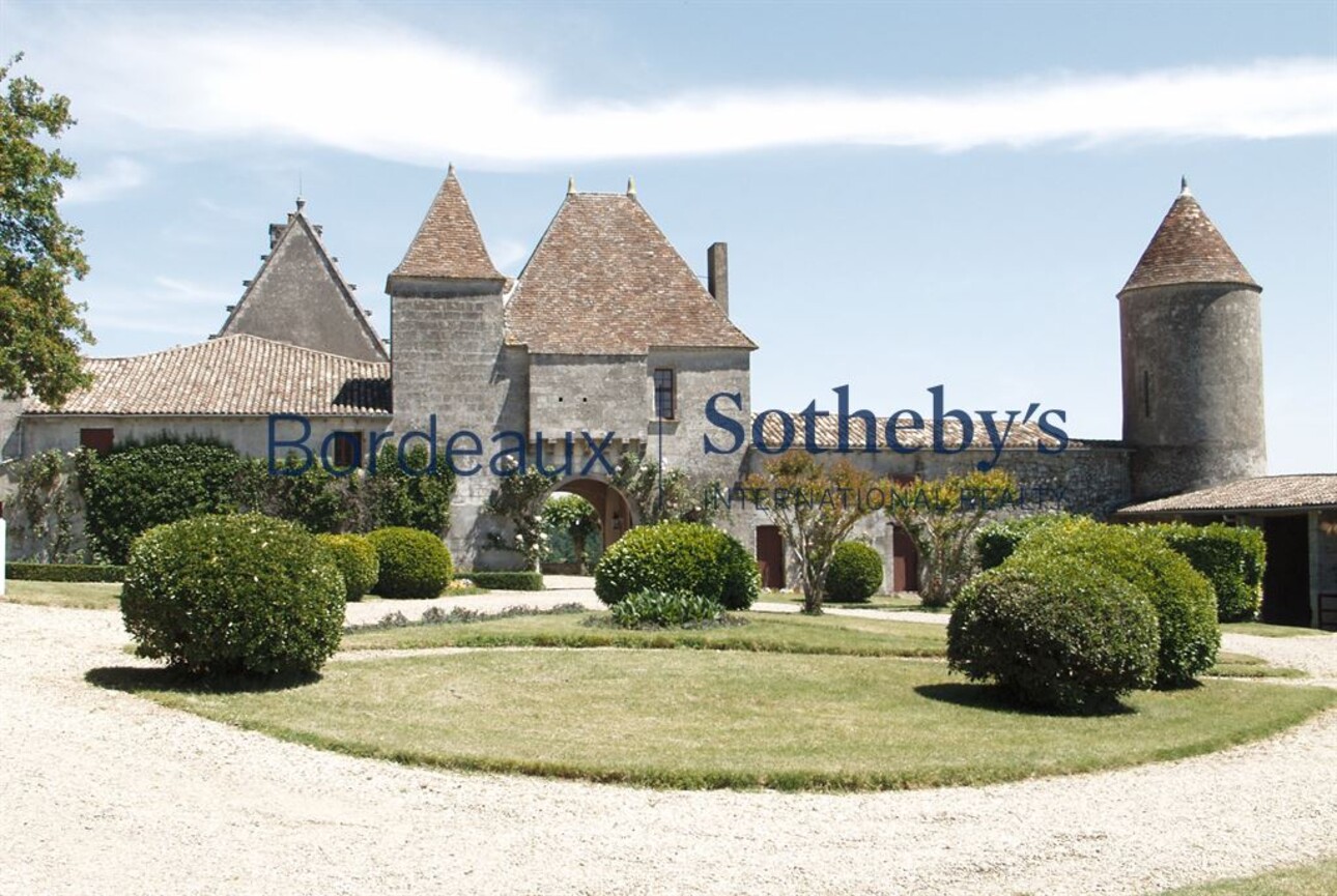 Photos 4 - Prestigious - SAINT EMILION - MAGNIFICENT HISTORIC ESTATE - CHÂTEAU, OUTBUILDINGS - 112 HECTARES