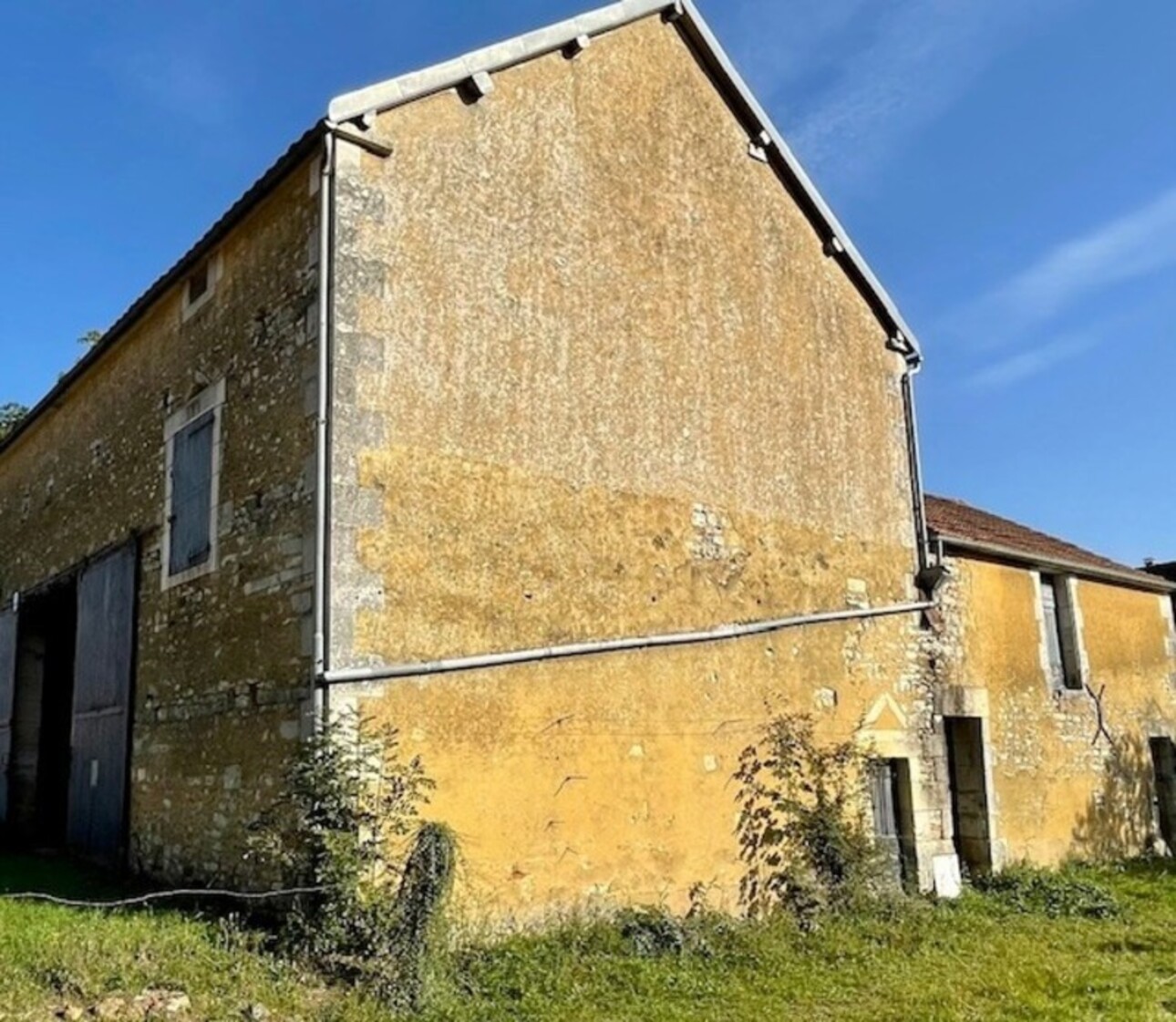 Photos 1 - Touristique - Grange avec écuries de 207 m2 avec jardin arboré secteur OUANNE (89)