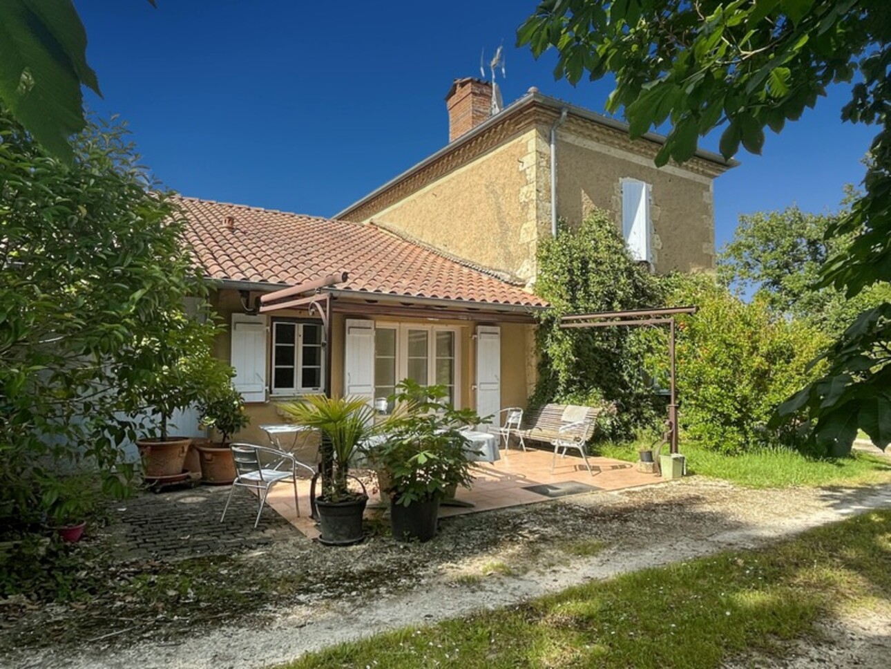 Photos 4 - Prestige - Dpt Gers (32), à vendre AUCH 20min, authentique PROPRIETE GASCONNE composée d'une MAISON de MAITRE, d'un gite independant, dépendances, piscine, 1.5ha clos et paysagé , SANS VIS A VIS, au CALME, proche de FLEURANCE et LECTOURE