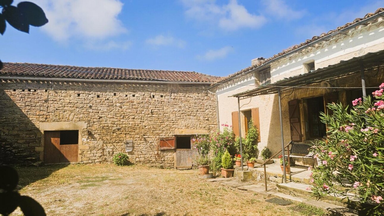 Photos 2 - Tourist - Farm with outbuildings