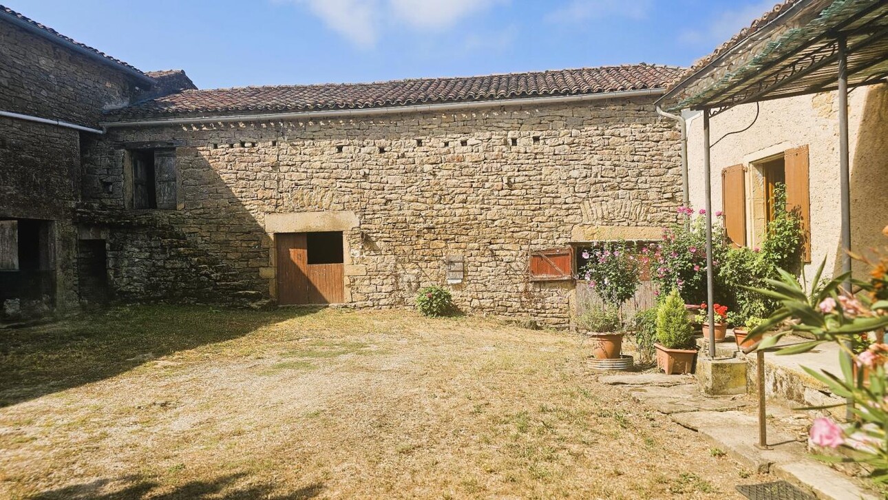 Photos 3 - Tourist - Farm with outbuildings