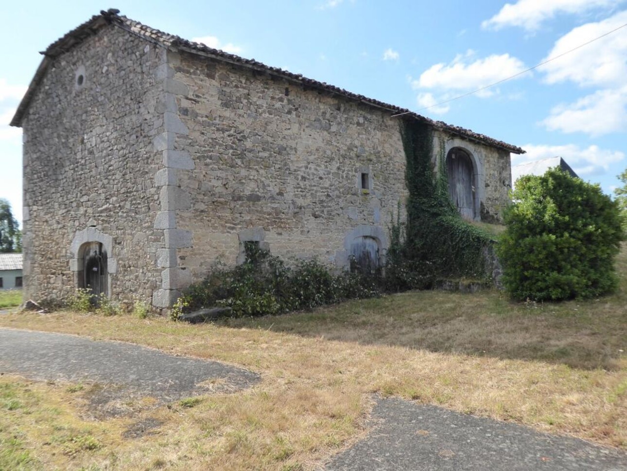 Photos 3 - Tourist - Farm with outbuildings