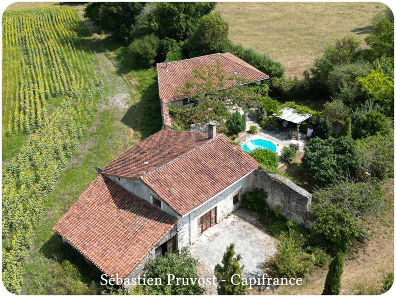 Photos 1 - Touristique - Dpt Dordogne (24), à vendre SAINT FELIX DE BOURDEILLES (24) propriété P8 184M2, terrain 1473m2, gîte, garage, piscine