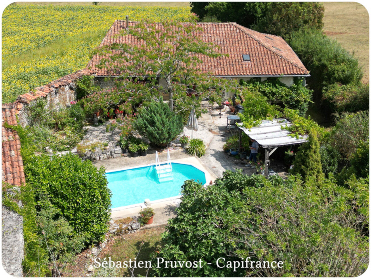 Photos 9 - Touristique - Dpt Dordogne (24), à vendre SAINT FELIX DE BOURDEILLES (24) propriété P8 184M2, terrain 1473m2, gîte, garage, piscine