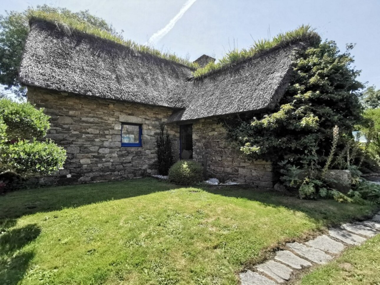 Photos 3 - Tourist - Property for sale 12 rooms RIEC SUR BELON (29) Thatched cottages - 4 dwellings - Land of 5600m²