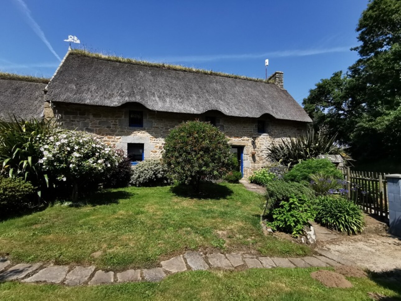 Photos 4 - Tourist - Property for sale 12 rooms RIEC SUR BELON (29) Thatched cottages - 4 dwellings - Land of 5600m²