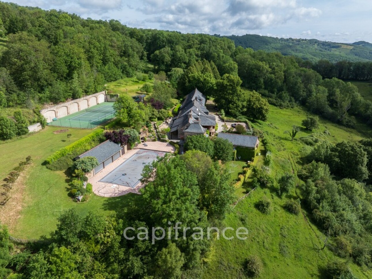 Photos 33 - Prestige - Vaste Propriété avec magnifique vue sur Najac, 15 chambres, piscine, tennis