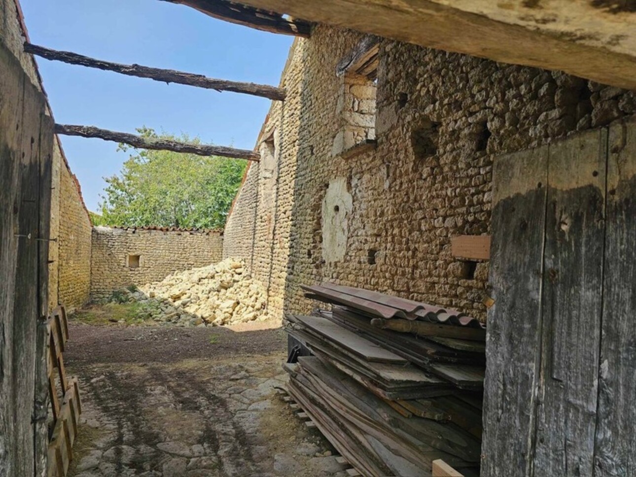 Photos 3 - Touristique - BERNAY SAINT MARTIN - Bâtisse en pierre à réhabiliter