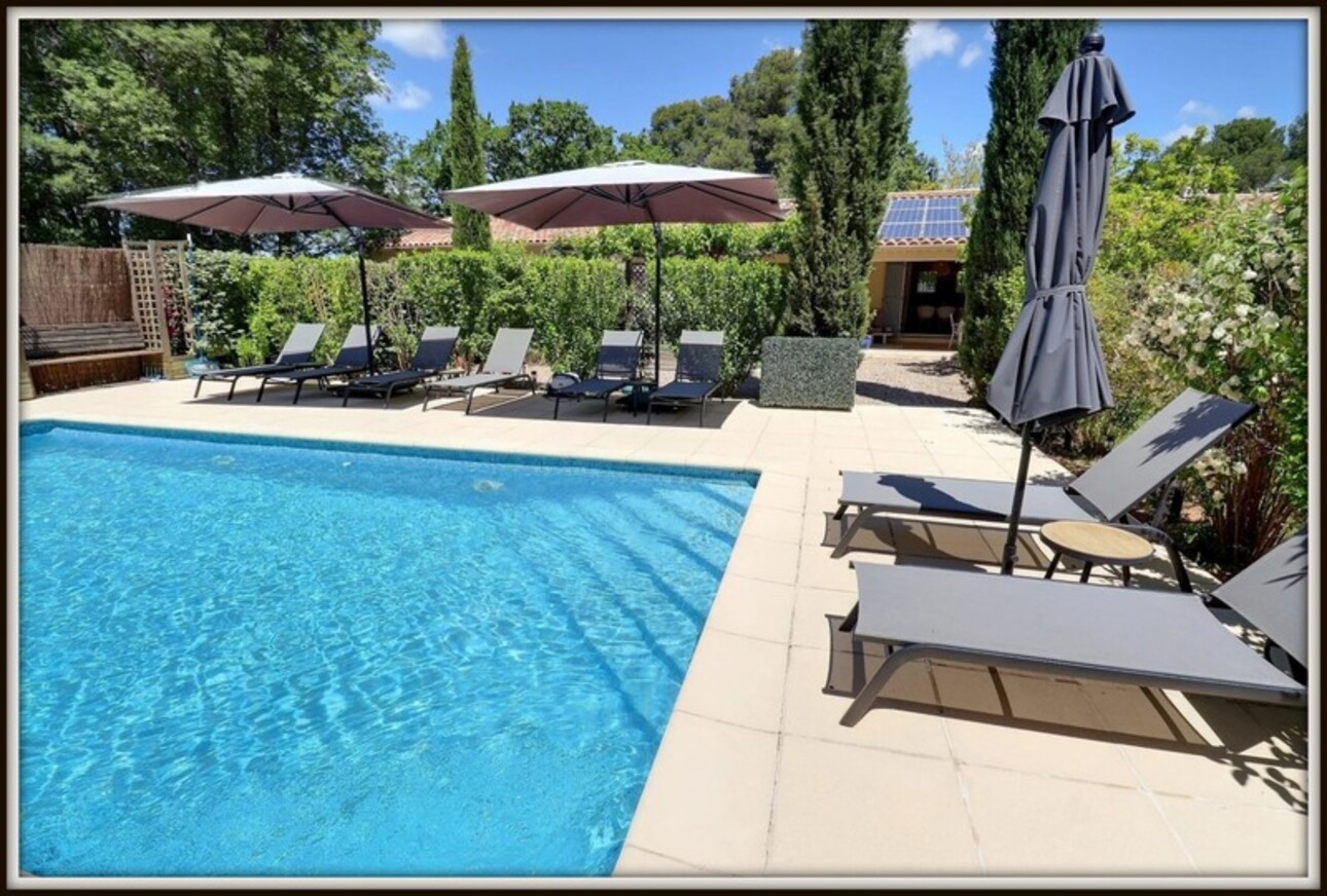 Photos 7 - Prestige - AUPS propriété plain-pied de 253 m2 offrant 1 villa et 2 appartements dans un jardin clos de 2500 m2 avec piscine