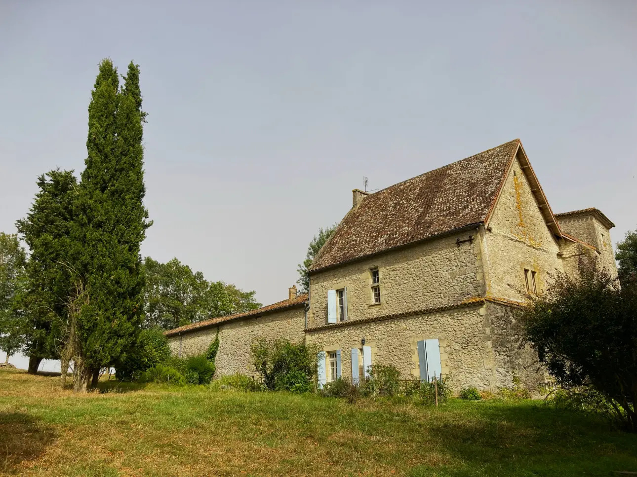 Photos 1 - Prestige - Beau manoir et ses dépendances entourés d'un domaine de 56ha d'un seul tenant (Prairies et forêt feuillus)