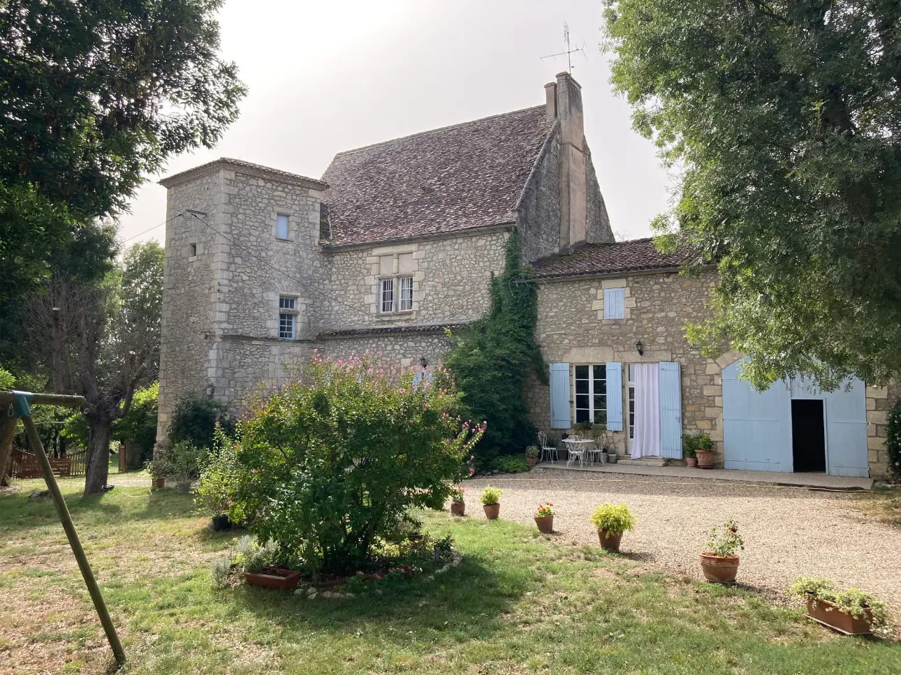 Photos 2 - Prestige - Beau manoir et ses dépendances entourés d'un domaine de 56ha d'un seul tenant (Prairies et forêt feuillus)