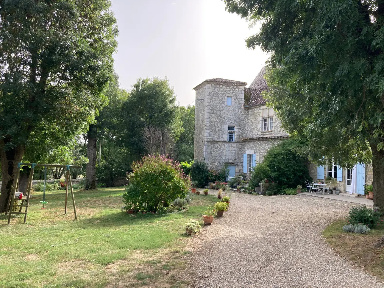 Photos 3 - Prestige - Beau manoir et ses dépendances entourés d'un domaine de 56ha d'un seul tenant (Prairies et forêt feuillus)