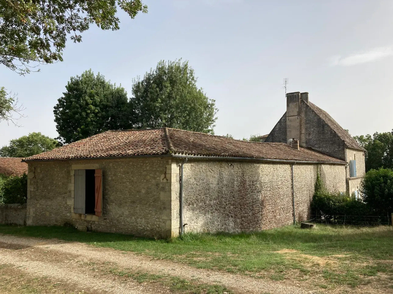 Photos 7 - Prestige - Beau manoir et ses dépendances entourés d'un domaine de 56ha d'un seul tenant (Prairies et forêt feuillus)