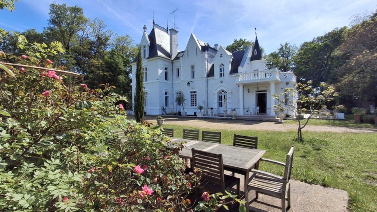 Photos 1 - Prestige - Château du XIXème siècle magnifiquement restauré dans les années 2000