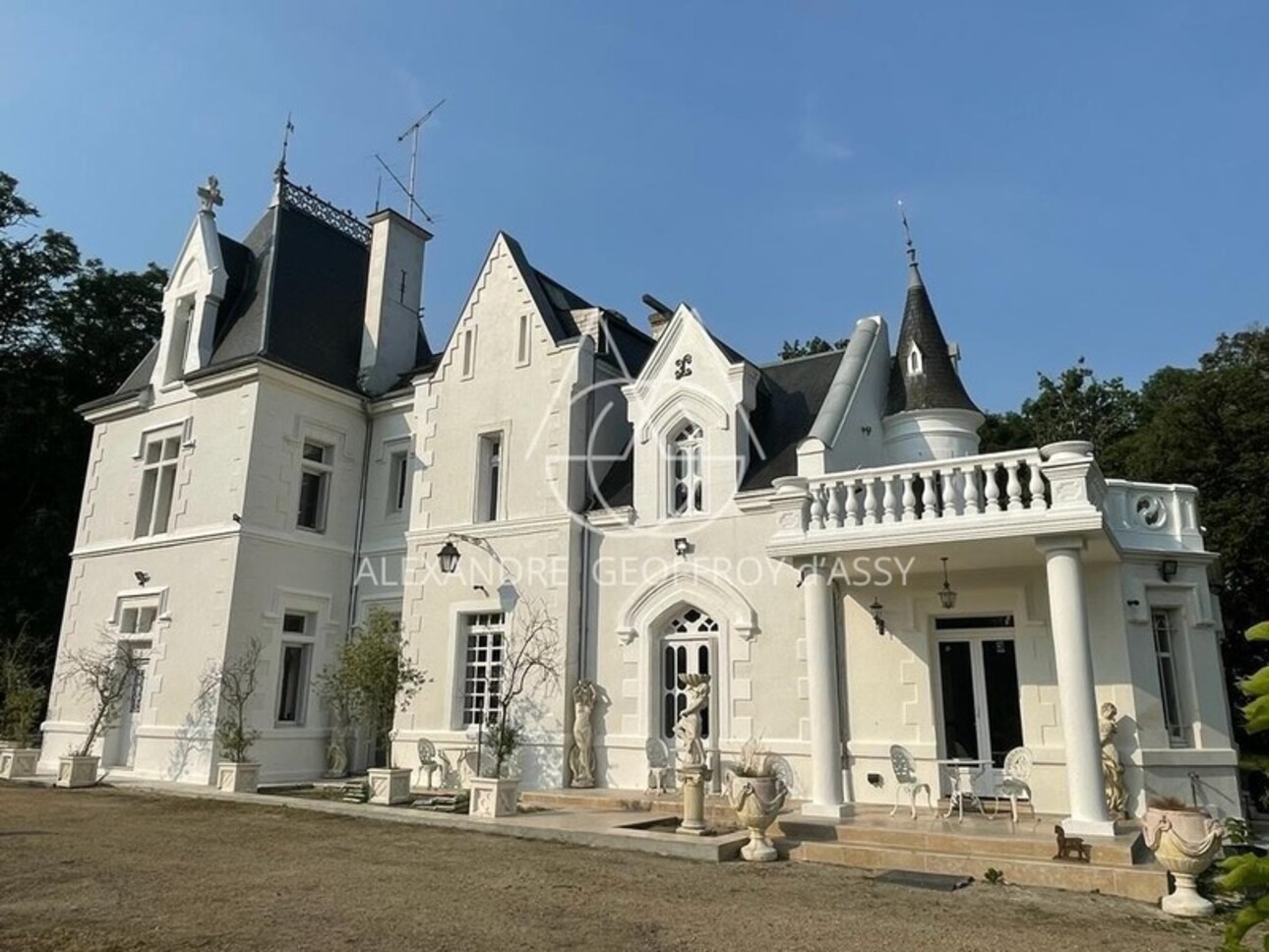 Photos 3 - Prestigious - Château du XIXème siècle magnifiquement restauré dans les années 2000