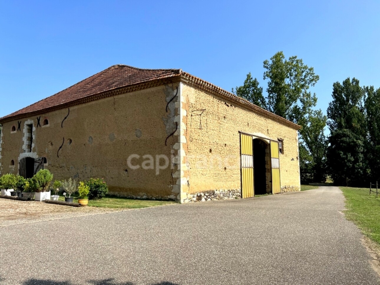 Photos 1 - Equestrian - Propriété à vendre à FLEURANCE (32), 19 hectares de prairies, composée d'une maison rénovée de 205 m2 habitables, d'une grange de 415 m2, d'un séchoir à tabac de 270 m2