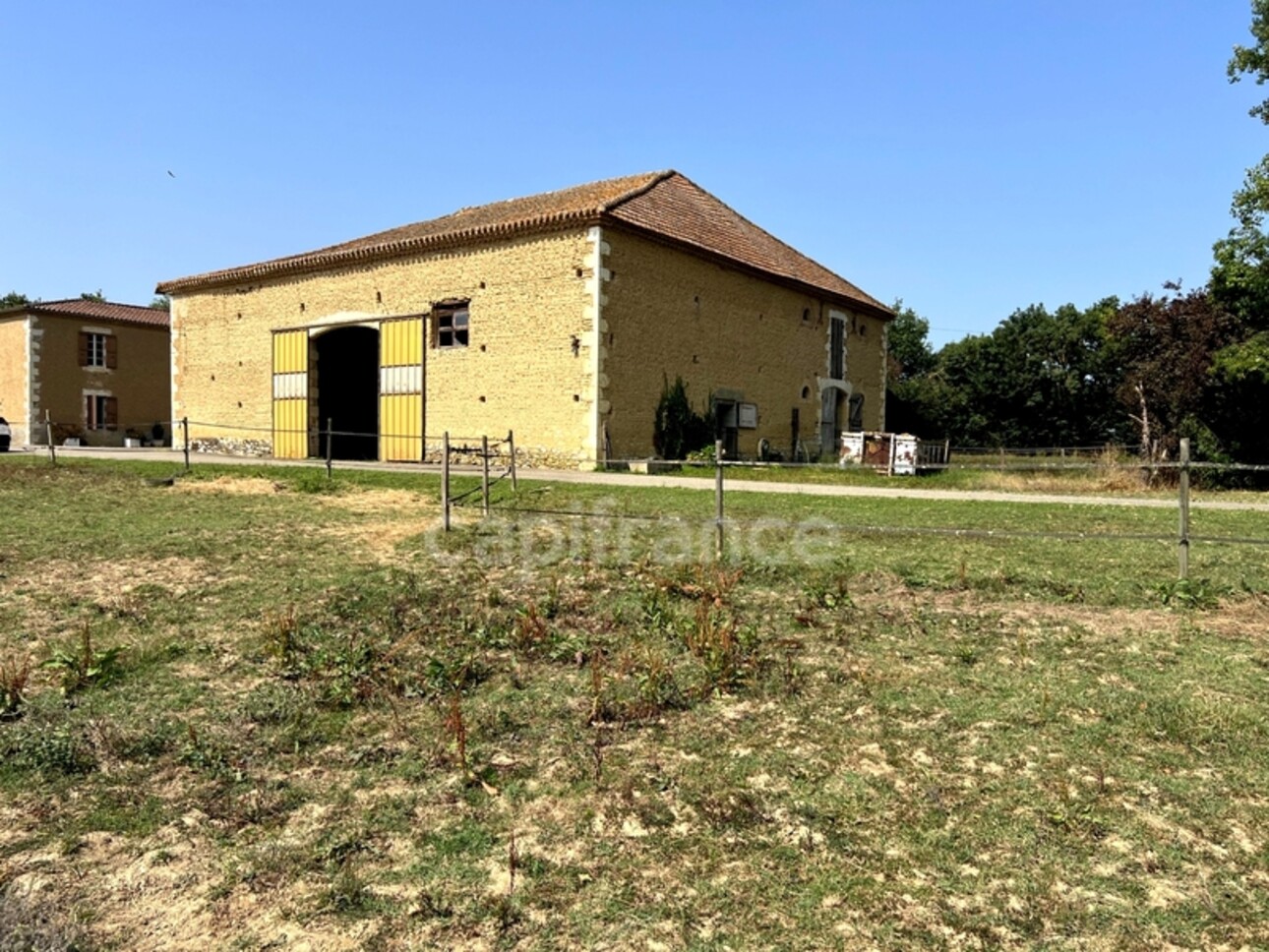 Photos 2 - Equestrian - Propriété à vendre à FLEURANCE (32), 19 hectares de prairies, composée d'une maison rénovée de 205 m2 habitables, d'une grange de 415 m2, d'un séchoir à tabac de 270 m2