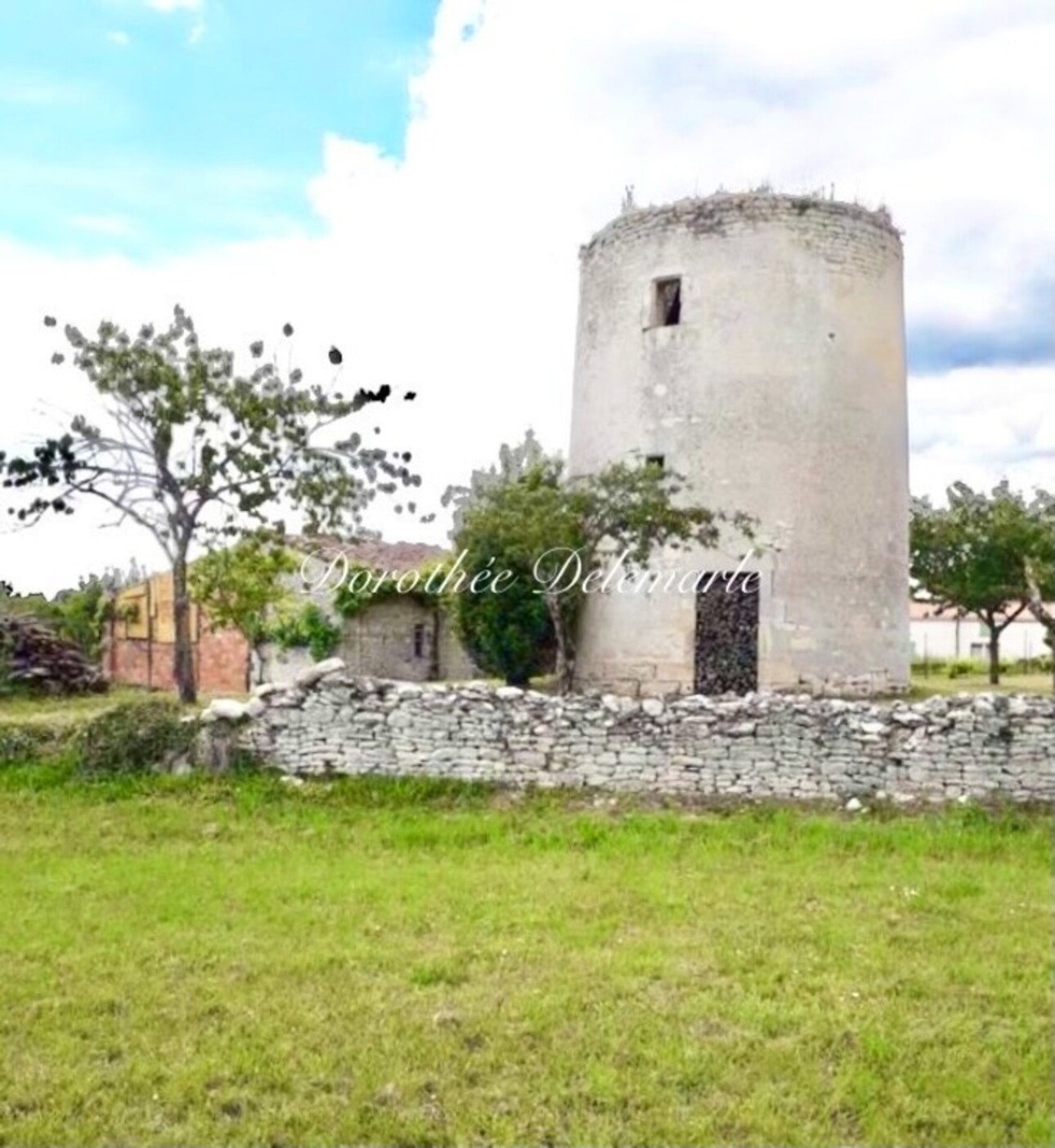 Photos 1 - Touristique - Dpt Charente Maritime (17), à vendre SAINT JEAN DE LIVERSAY Bâtiments en pierre sur Terrain 1000m2 dont 800M2 à bâtir