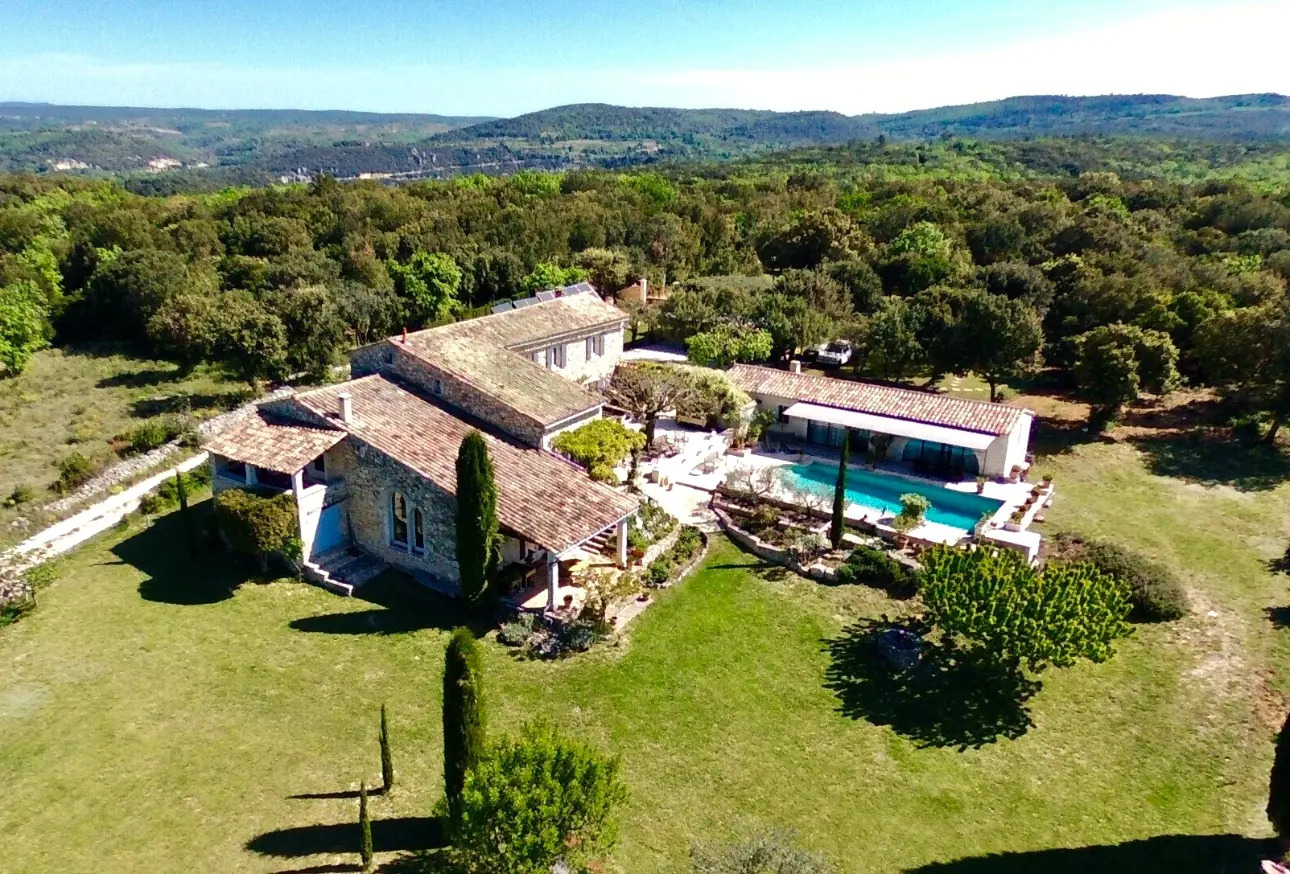 Photos 2 - Touristique - Et si le vrai luxe était le calme, l'espace et la beauté ..... Mas de prestige, sur 4,9 ha, autonomie énergétique....