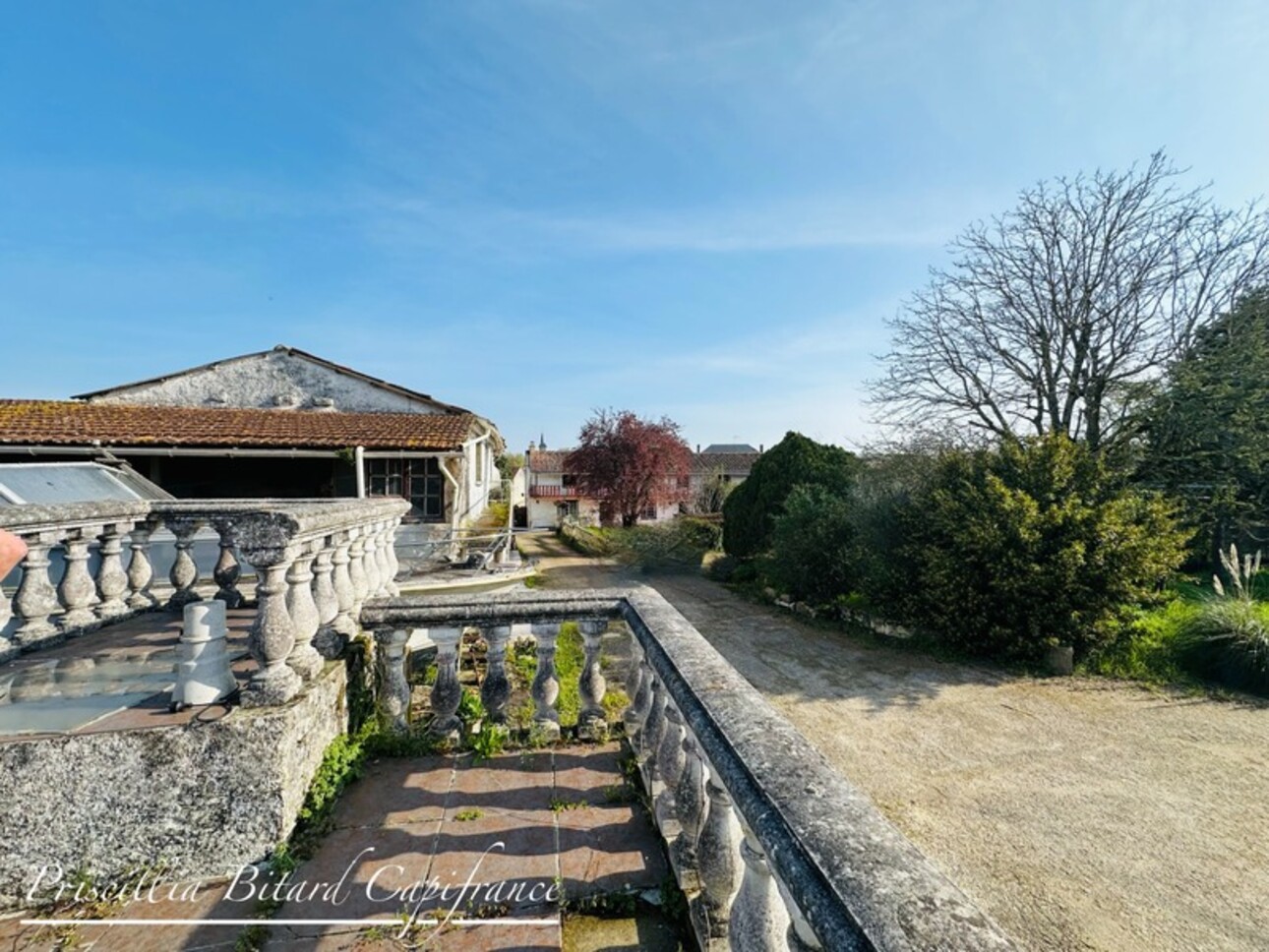 Photos 2 - Touristique - Vaste Propriété à Fort Potentiel : Projet de Rénovation Idéal