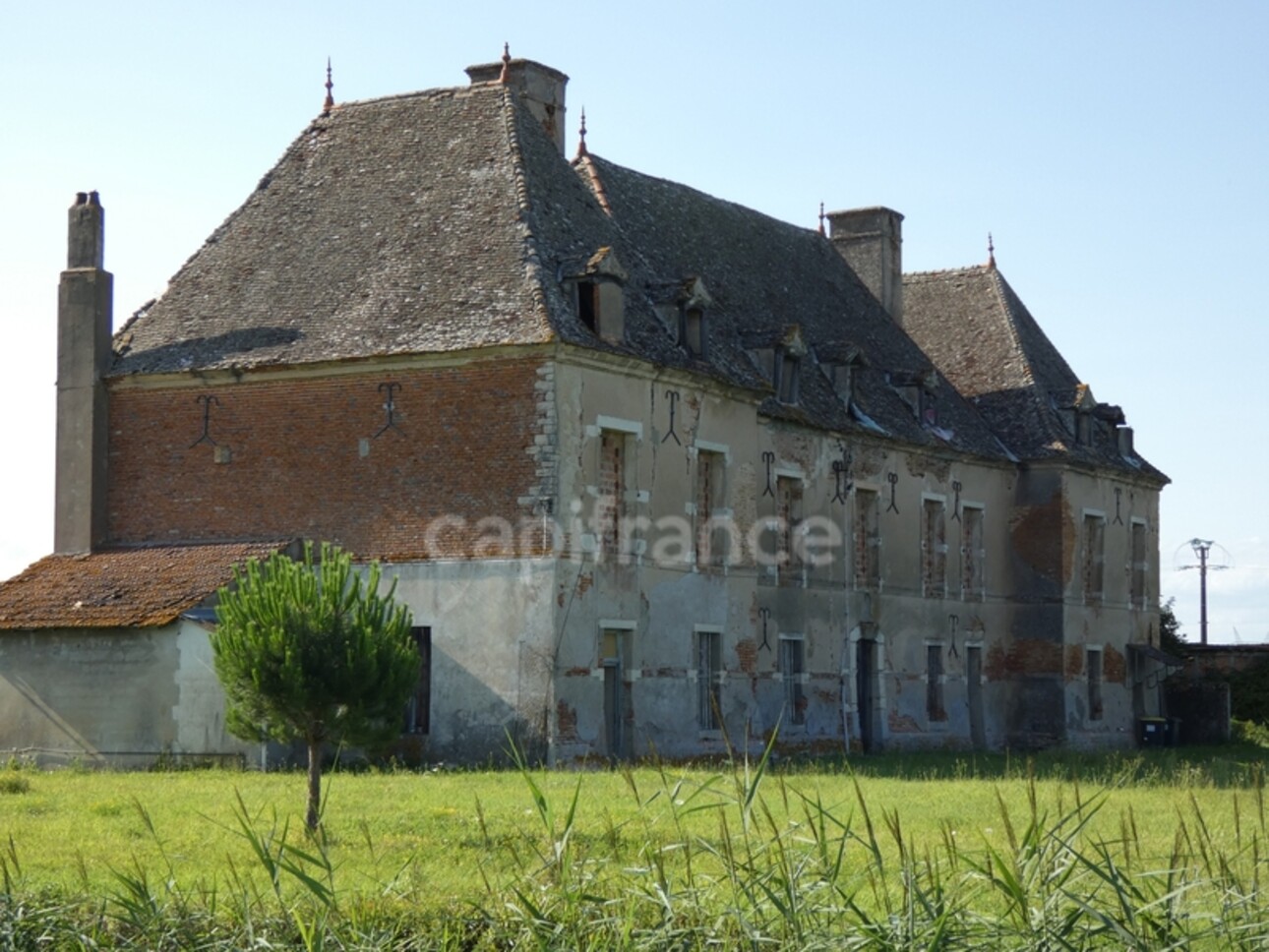 Photos 6 - Prestigious - 16th Century Chateau in the Heart of Burgundy to Restore - Ideal for Investors