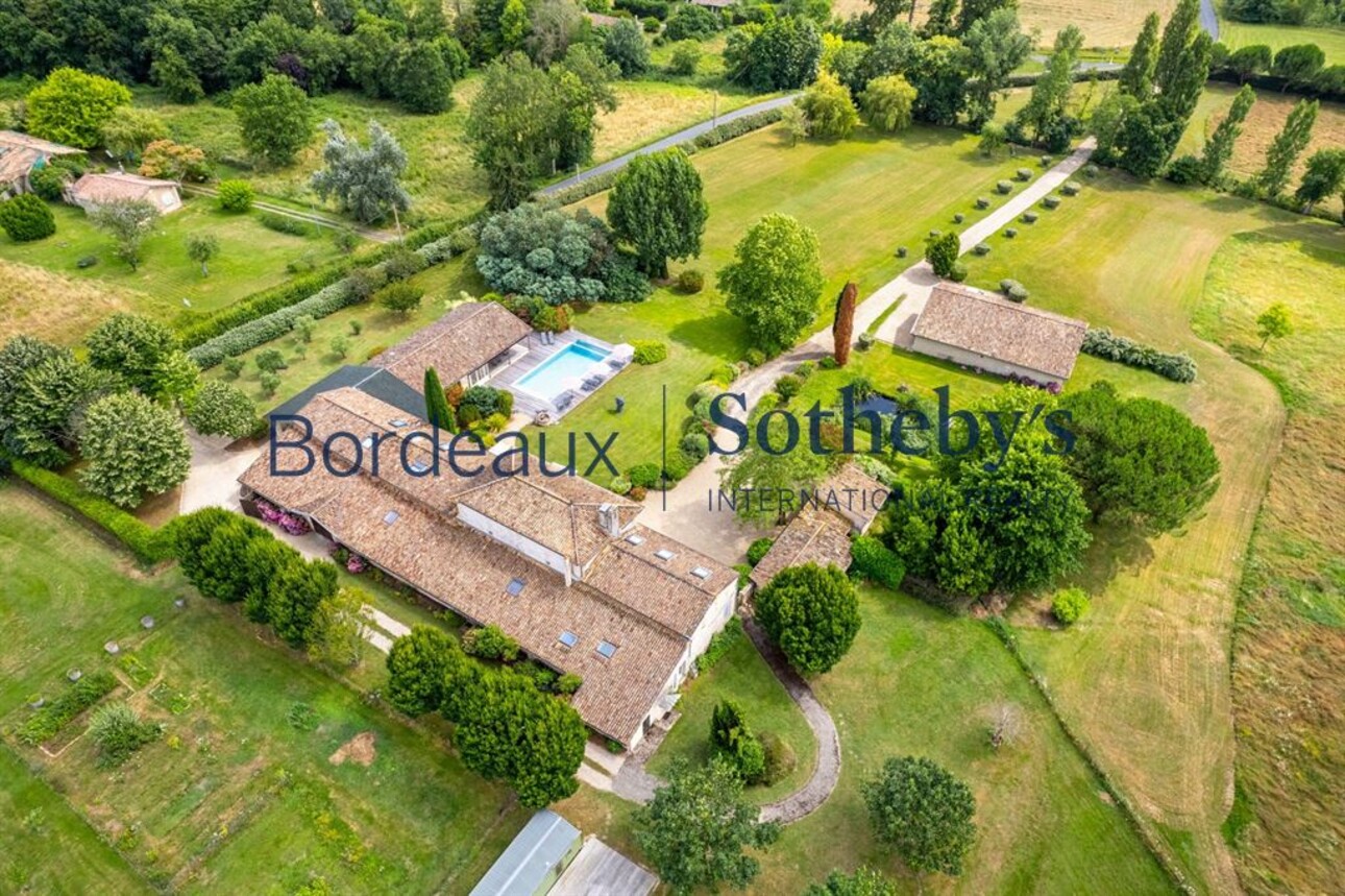 Photos 17 - Prestigious - BORDEAUX 35 MINUTES - SUMPTUOUS MANSION PROPERTY XVIII° - 6 HECTARES - OUTBUILDINGS - SWIMMING POOL